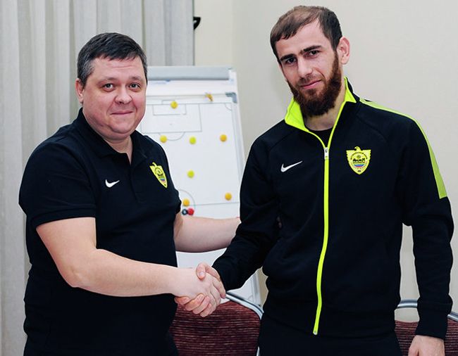 Адлан Кацаев (справа) Адлан Кацаев (справа)