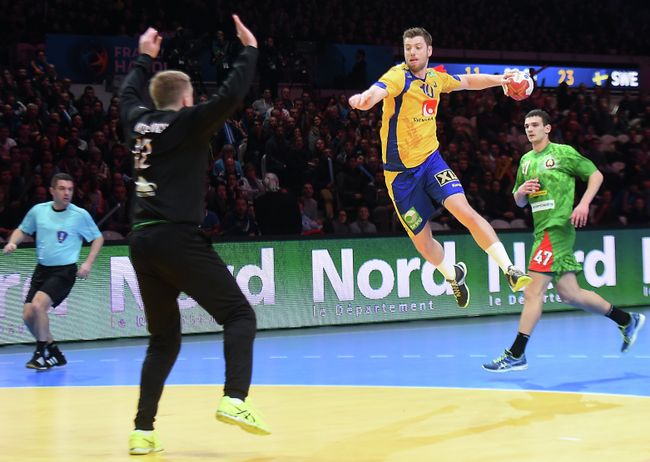 Игровой момент матча чемпионата мира по гандболу между сборными Белоруссии и Швеции