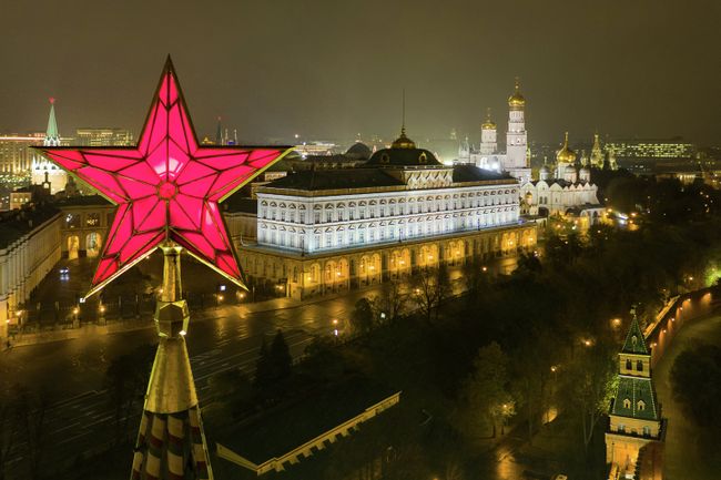 Московский Кремль и Большой Кремлевский дворец Московский Кремль и Большой Кремлевский дворец