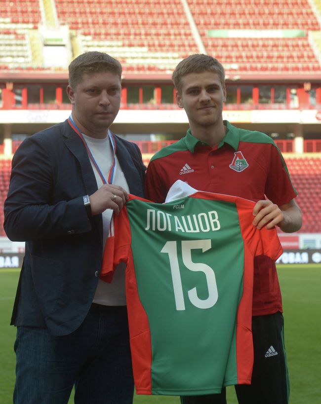 Арсений Логашов (справа) Арсений Логашов (справа)