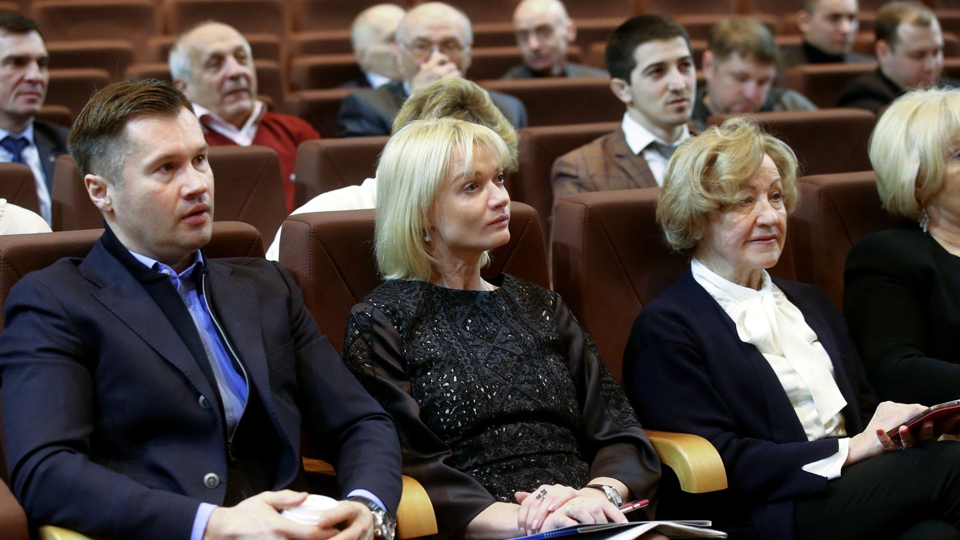 Алексей Немов, Светлана Хоркина и Лидия Иванова (слева направо на первом плане) - РИА Новости, 1920, 10.05.2025