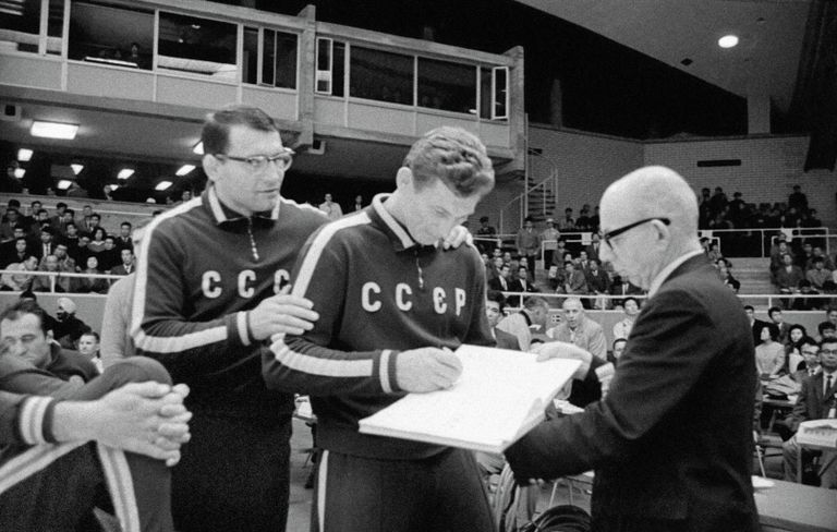 Александр Иваницкий (слева) во время Олимпийских игр в Токио