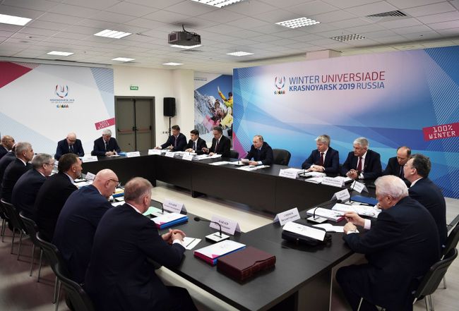 Президент РФ Владимир Путин проводит совещание по подготовке к проведению в Красноярске XXIX Всемирной зимней универсиады в 2019 году Президент РФ Владимир Путин проводит совещание по подготовке к проведению в Красноярске XXIX Всемирной зимней универсиады в 2019 году
