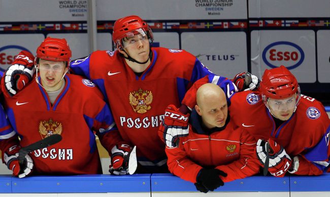 Хоккеисты сборной России Дамир Жафяров, Валентин Зыков (слева направо) и Эдуард Гиматов Хоккеисты сборной России Дамир Жафяров, Валентин Зыков (слева направо) и Эдуард Гиматов