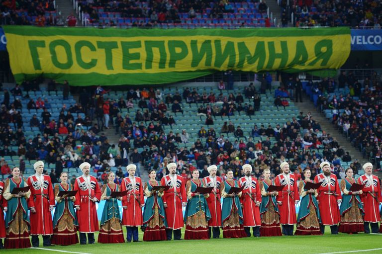 Выступление хора перед началом товарищеского матча между сборными России и Бельгии Выступление хора перед началом товарищеского матча между сборными России и Бельгии