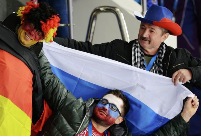 Болельщики сборных России и Германии Болельщики сборных России и Германии
