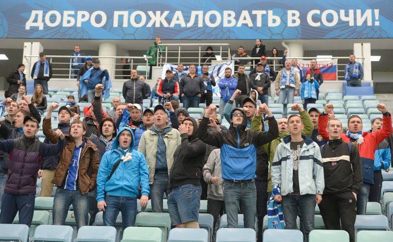 Болельщики во время матча 23-го тура Первенства России по футболу среди клубов ПФЛ (зона Юг) между ФК Сочи и ФК Ротор-Волгоград Болельщики во время матча 23-го тура Первенства России по футболу среди клубов ПФЛ (зона Юг) между ФК Сочи и ФК Ротор-Волгоград