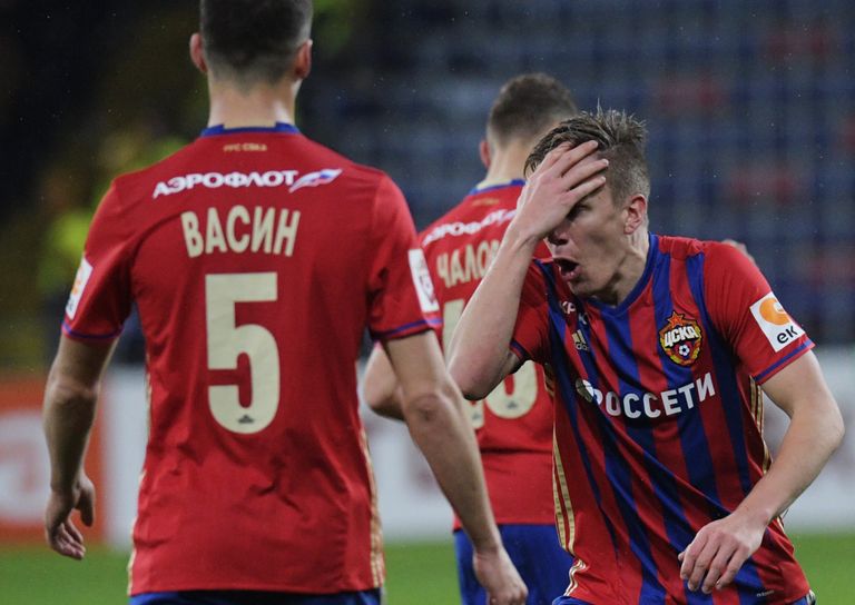 Игроки ПФК ЦСКА Понтус Вернблум (справа) и Виктор Васин Игроки ПФК ЦСКА Понтус Вернблум (справа) и Виктор Васин