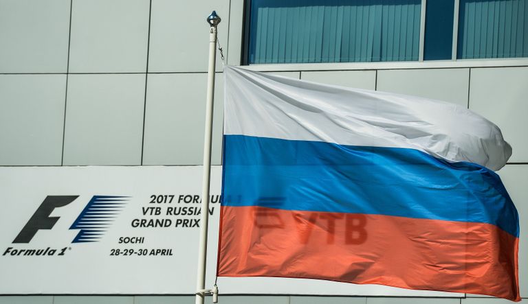 Флаг России в паддоке Сочи Автодрома Флаг России в паддоке Сочи Автодрома