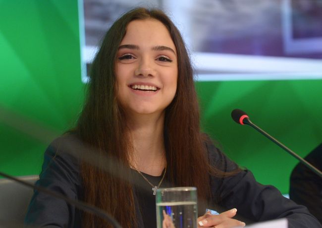 Двукратная чемпионка мира и Европы по фигурному катанию Евгения Медведева Двукратная чемпионка мира и Европы по фигурному катанию Евгения Медведева