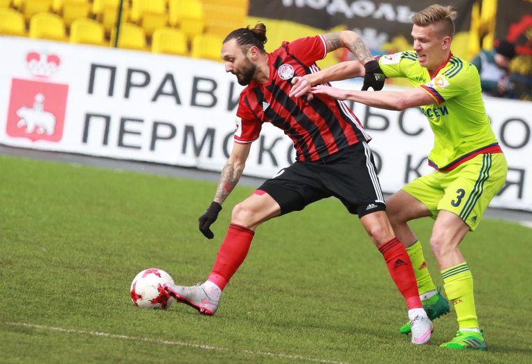 Форвард Амкара Дарко Бодул (слева) и хавбек ЦСКА Понтус Вернблум Форвард Амкара Дарко Бодул (слева) и хавбек ЦСКА Понтус Вернблум