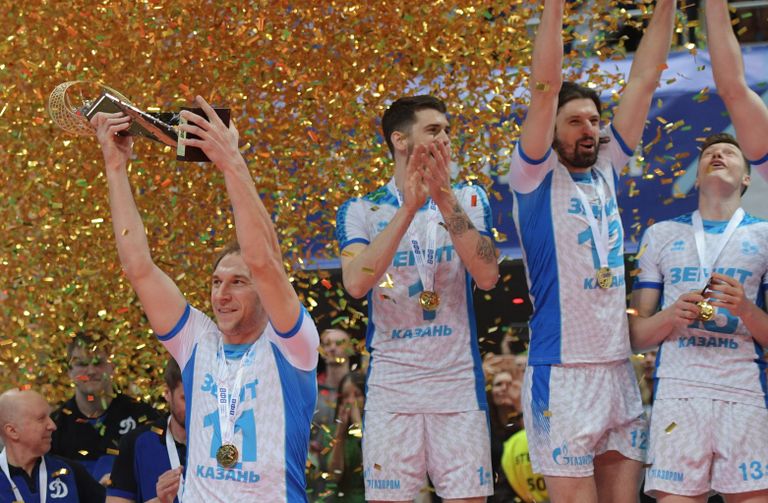 Игроки ВК Зенит-Казань Андрей Ащев, Мэтью Андерсон, Александр Бутько и Игорь Кобзарь (слева направо) Игроки ВК Зенит-Казань Андрей Ащев, Мэтью Андерсон, Александр Бутько и Игорь Кобзарь (слева направо)