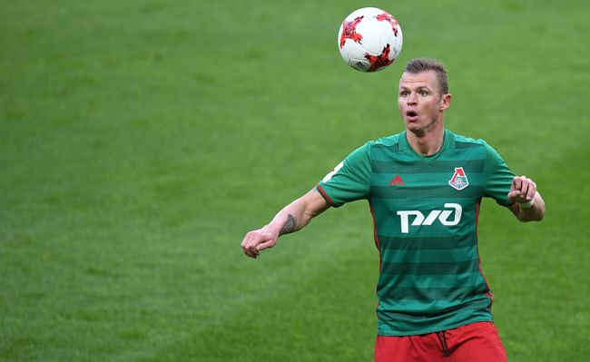Полузащитник Локомотива Дмитрий Тарасов