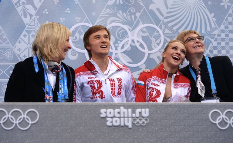 Виктория Синицина и Руслан Жиганшин (Россия) после выступления в короткой программе танцев на льду на соревнованиях по фигурному катанию на XXII зимних Олимпийских играх в Сочи Виктория Синицина и Руслан Жиганшин (Россия) после выступления в короткой программе танцев на льду на соревнованиях по фигурному катанию на XXII зимних Олимпийских играх в Сочи