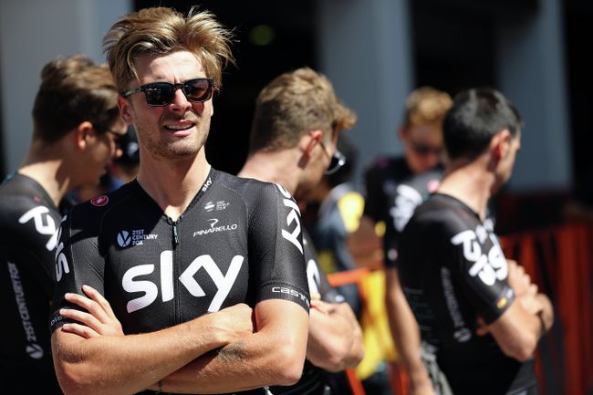 Британский велогонщик команды Sky Джонатан Диббен
