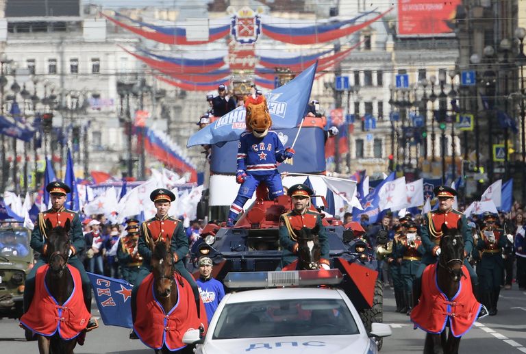 Парад ХК СКА в Санкт-Петербурге в честь победы команды в Кубке Гагарина в сезоне-2016/17 Парад ХК СКА в Санкт-Петербурге в честь победы команды в Кубке Гагарина в сезоне-2016/17