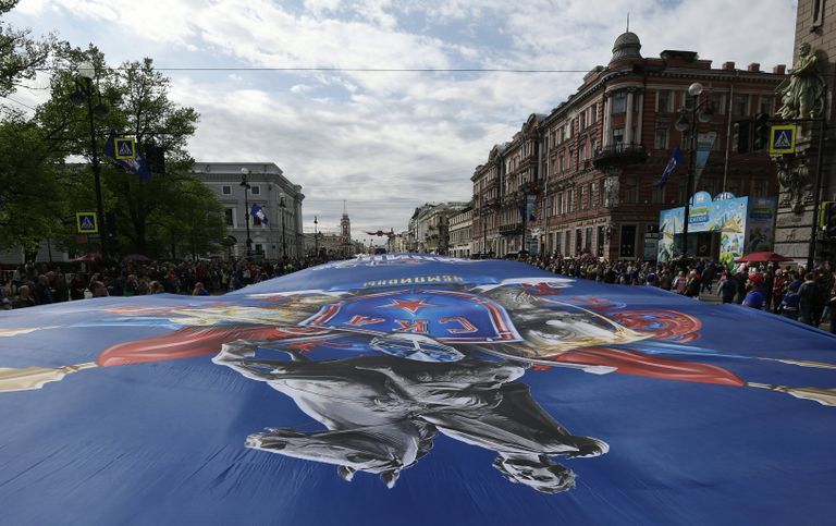 Парад ХК СКА в Санкт-Петербурге в честь победы команды в Кубке Гагарина в сезоне-2016/17 Парад ХК СКА в Санкт-Петербурге в честь победы команды в Кубке Гагарина в сезоне-2016/17