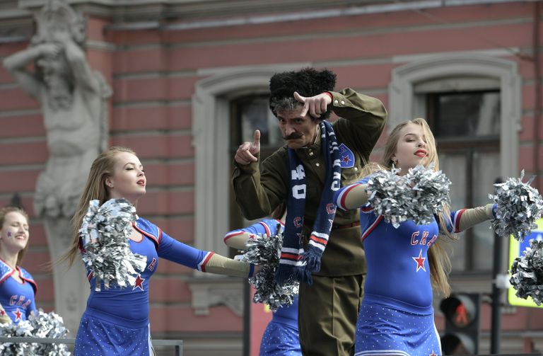 Участники парада ХК СКА в Санкт-Петербурге в честь победы команды в Кубке Гагарина в сезоне-2016/17 Участники парада ХК СКА в Санкт-Петербурге в честь победы команды в Кубке Гагарина в сезоне-2016/17