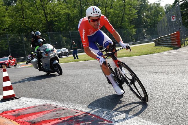 Голландский велогонщик Sunweb Том Дюмулен