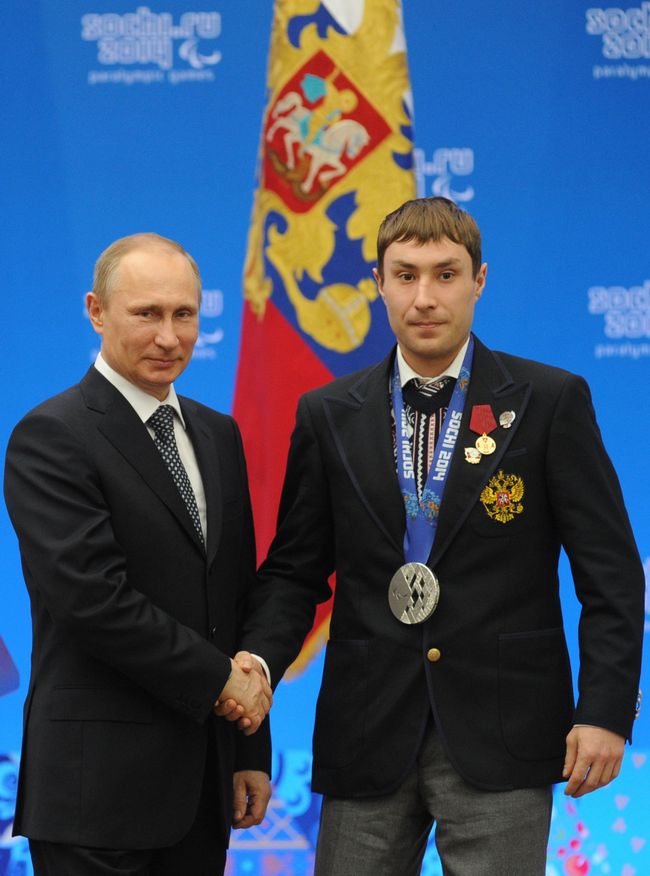 Владимир Путин (слева) и Андрей Двинянинов Владимир Путин (слева) и Андрей Двинянинов