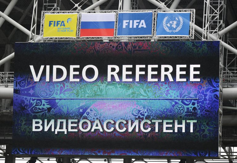 Сообщение о работе видеоассистента на табло стадиона Спартак во время матча за третье место Кубка конфедераций-2017 между сборными Португалии и Мексики Сообщение о работе видеоассистента на табло стадиона Спартак во время матча за третье место Кубка конфедераций-2017 между сборными Португалии и Мексики