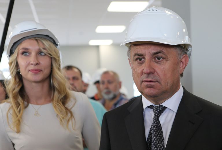 Заместитель председателя правительства РФ Виталий Мутко (справа) Заместитель председателя правительства РФ Виталий Мутко (справа)