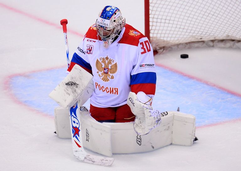 Вратарь олимпийской сборной России Игорь Шестёркин Вратарь олимпийской сборной России Игорь Шестёркин