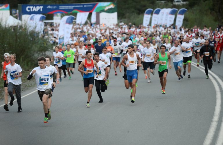 Участники благотворительного забега в защиту амурского тигра и дальневосточного леопарда