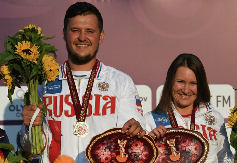 Николай Теплый и Надежда Коновалова (слева направо) Николай Теплый и Надежда Коновалова (слева направо)