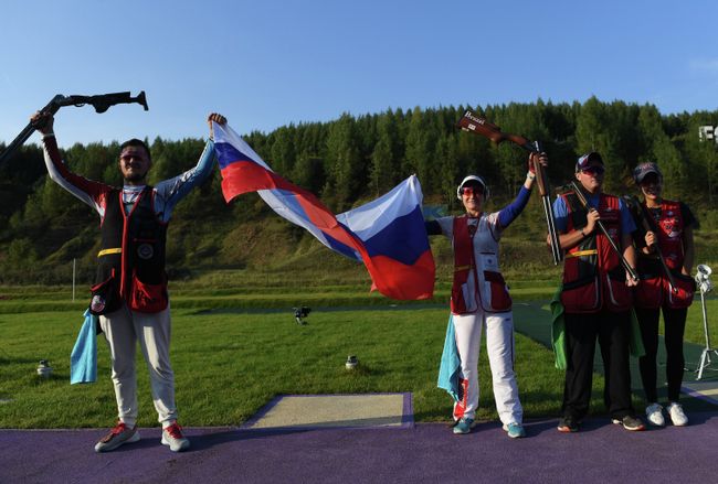 Николай Теплый и Надежда Коновалова (слева направо)