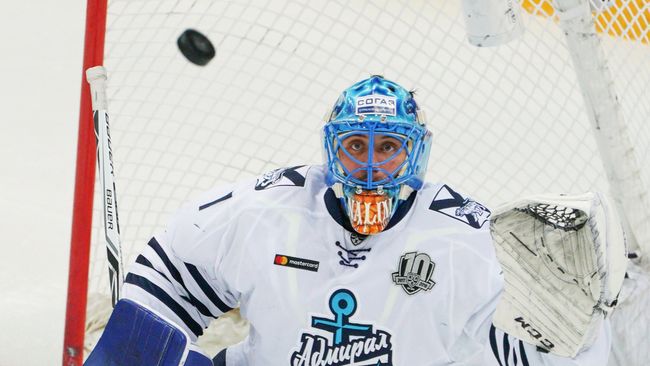 Вратарь ХК Адмирал Иван Налимов