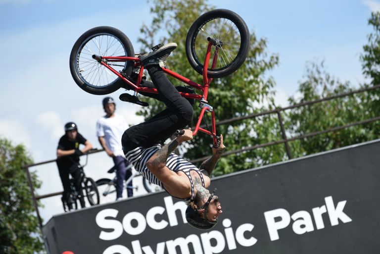 Участник чемпионата России по BMX-фристайлу