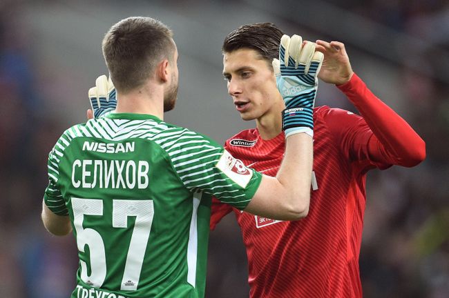 Вратарь Спартака Александр Селихов (слева) и защитник Спартака Илья Кутепов Вратарь Спартака Александр Селихов (слева) и защитник Спартака Илья Кутепов