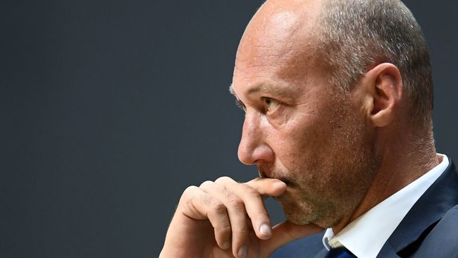Главный тренер БК Зенит Василий Карасев