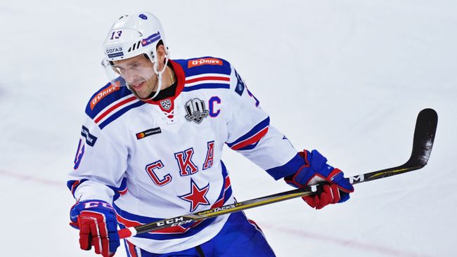 Форвард ХК СКА Павел Дацюк