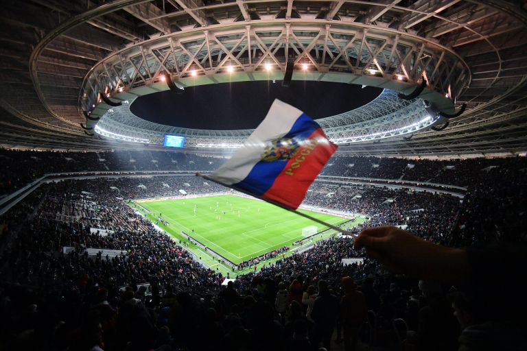 Болельщики на трибуне во время матча Россия - Аргентина Болельщики на трибуне во время матча Россия - Аргентина