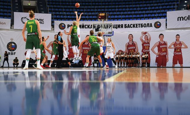 Игровой момент матча отборочного турнира чемпионата Европы по баскетболу 2019 между женскими сборными России и Литвы Игровой момент матча отборочного турнира чемпионата Европы по баскетболу 2019 между женскими сборными России и Литвы