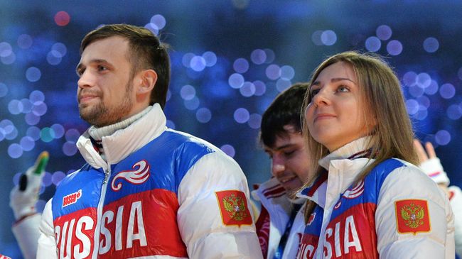 Олимпийский чемпион соревнований по скелетону Александр Третьяков и бронзовый призер соревнований по скелетону Елена Никитина Олимпийский чемпион соревнований по скелетону Александр Третьяков и бронзовый призер соревнований по скелетону Елена Никитина