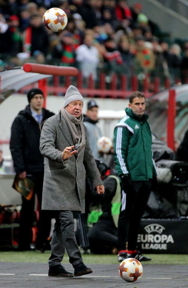 Главный тренер Локомотива Юрий Сёмин Главный тренер Локомотива Юрий Сёмин