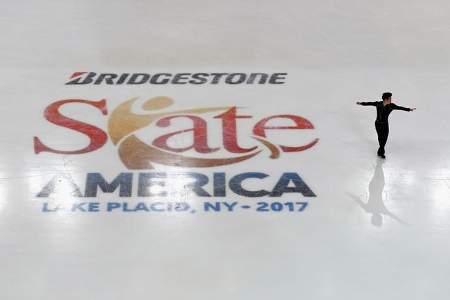 Цзинь Боян выступает на этапе Гран-при по фигурному катанию - Skate America Цзинь Боян выступает на этапе Гран-при по фигурному катанию - Skate America