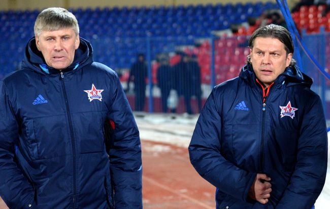 Главный тренер ФК СКА-Хабаровск Алексей Поддубский (справа) Главный тренер ФК СКА-Хабаровск Алексей Поддубский (справа)