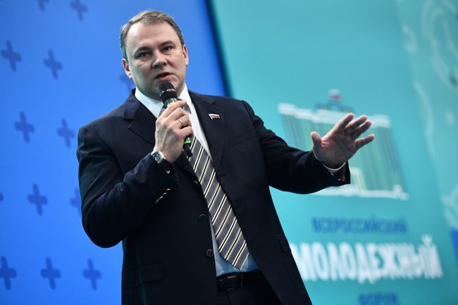 Петр Толстой на Первом всероссийском молодежном форуме Государственной Думы РФ Петр Толстой на Первом всероссийском молодежном форуме Государственной Думы РФ