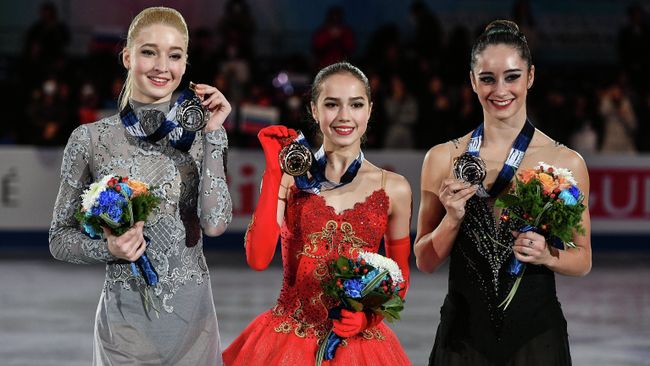 Мария Сотсков, Алина Загитова и Кэйтлин Осмонд (слева направо) Мария Сотсков, Алина Загитова и Кэйтлин Осмонд (слева направо)
