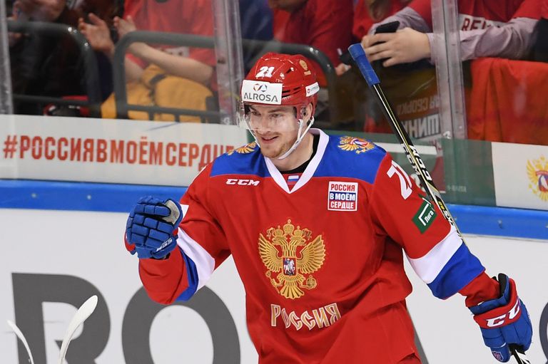Нападающий сборной России Сергей Калинин радуется заброшенной шайбе Нападающий сборной России Сергей Калинин радуется заброшенной шайбе