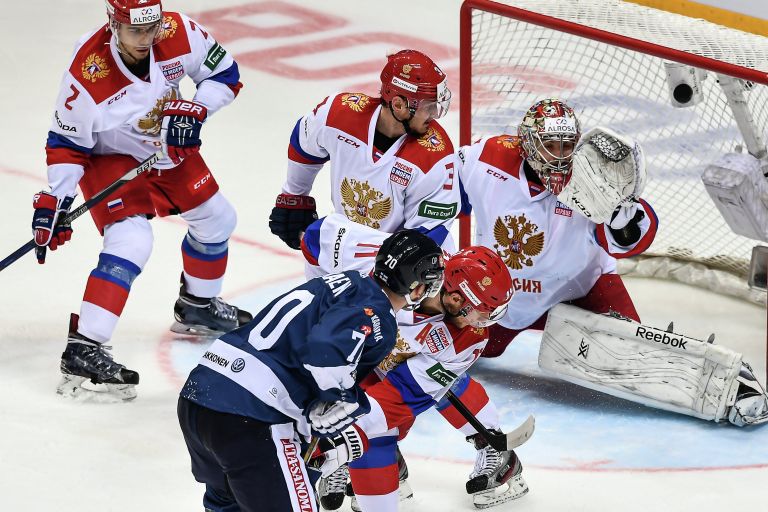 Вратарь сборной России Илья Сорокин (справа) Вратарь сборной России Илья Сорокин (справа)