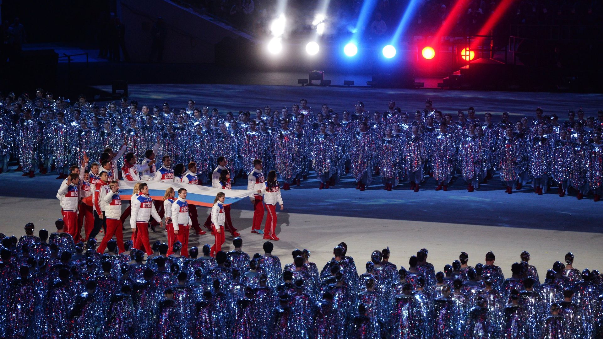 Спортсмены олимпийской сборной России выносят российский флаг Спортсмены олимпийской сборной России выносят российский флаг - РИА Новости, 1920, 14.07.2026