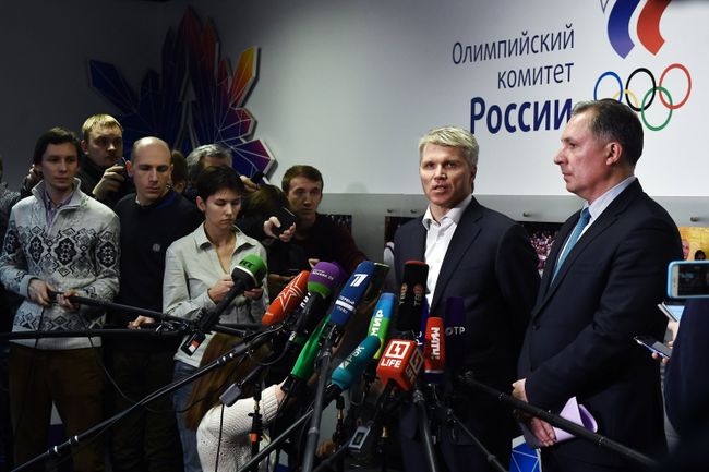 Станислав Поздняков и Павел Колобков (справа налево) Станислав Поздняков и Павел Колобков (справа налево)