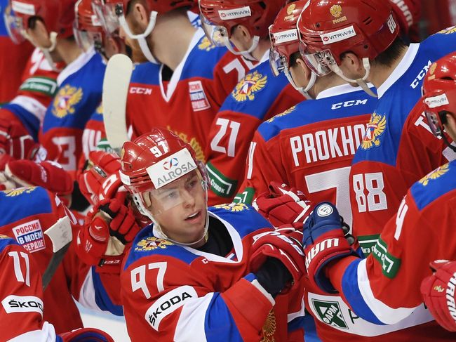 Нападающий сборной России Никита Гусев (в центре) Нападающий сборной России Никита Гусев (в центре)