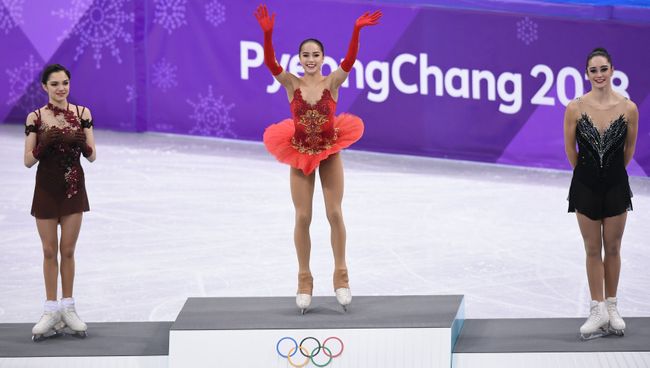 Евгения Медведева, Алина Загитова, Кейтлин Осмонд (слева направо)