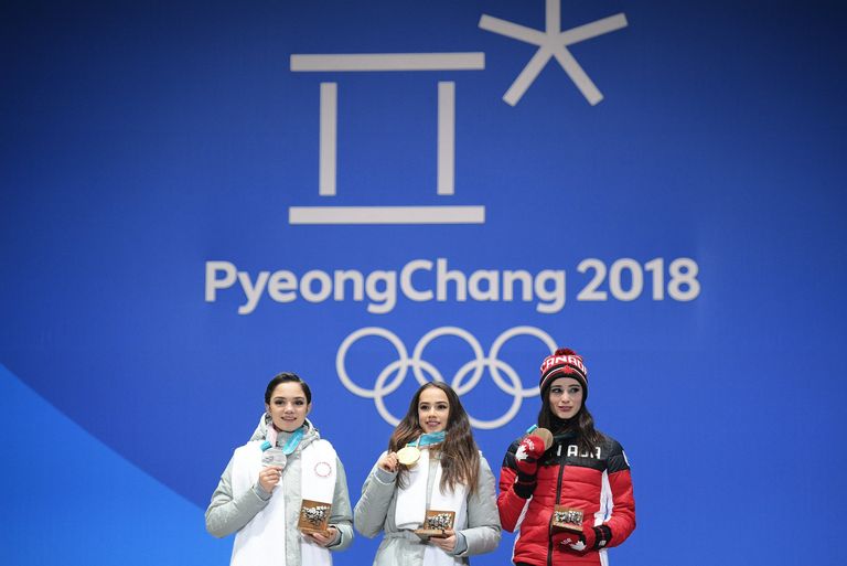 Евгения Медведева, Алина Загитова, Кэйтлин Осмонд (слева направо) Евгения Медведева, Алина Загитова, Кэйтлин Осмонд (слева направо)